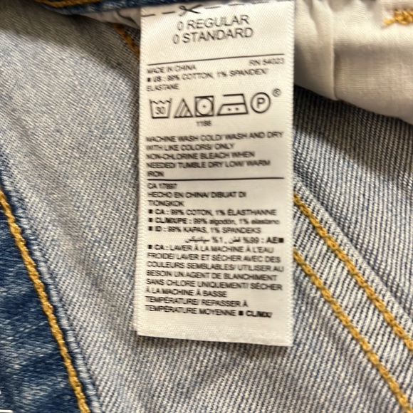 3/$35. Old Navy The Boyfriend Straight Cropped Distressed Jeans Size 0 - Picture 2 of 2